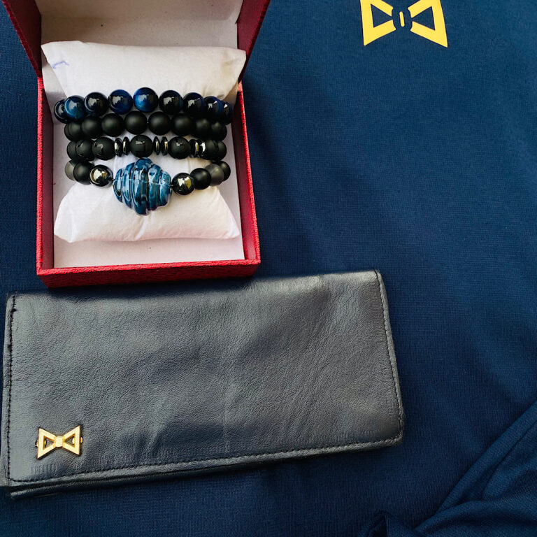 casual navy blue 2piece with matching bracelet and matching wallet for men in surulagos Nigeria